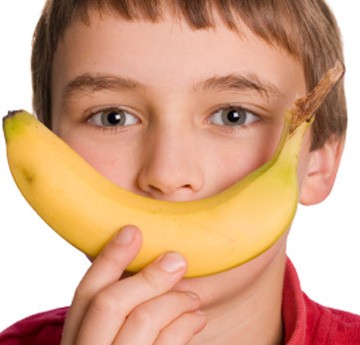 PHOTO: Young boy with a banana